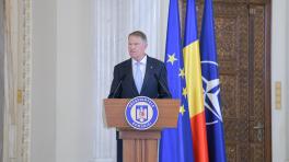 CADOURILE PRIMITE DE KLAUS IOHANNIS -  Presedintelui i-au fost daruite, printre altele, un cutit militar si o oglinda. Valoarea totala a acestora (Document)