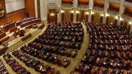 CIOLACU JOACA CU MANDATUL PE MASA – Premierul a anuntat planul pentru a trece in Parlament reformele fiscale: “Miliarde de euro ajung in buzunarele unor smecheri sau sunt risipite cu institutii care se calca pe picioare”