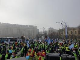 POLITISTII, IN MARS SPRE PARLAMENT – Proteste de amploare  in Capitala impotriva austeritatii: "Nu cedam”