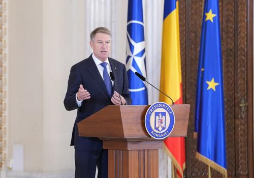 LEGE PENTRU DECONTAREA TRANSPORTULUI – Presedintele Klaus Iohannis a semnat decretul prin care functionarii publici pot primi bani pentru a ajunge la locul de munca (Document)