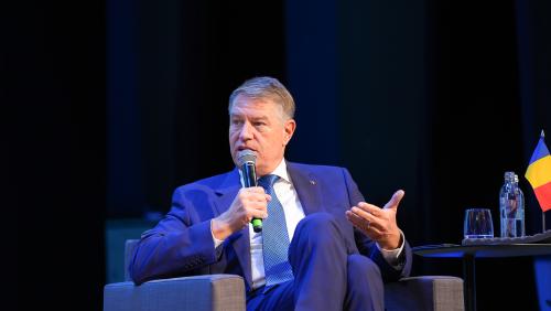 LEGE PENTRU GRAVIDE – Presedintele Klaus Iohannis a promulgat legea care prevede ca femeile insarcinate si persoanele insotite de copii cu varsta de pana la cinci ani au prioritate la casieriile magazinelor (Document)