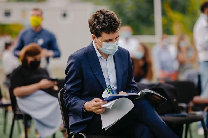 50.000 euro pentru Nicusor Dan