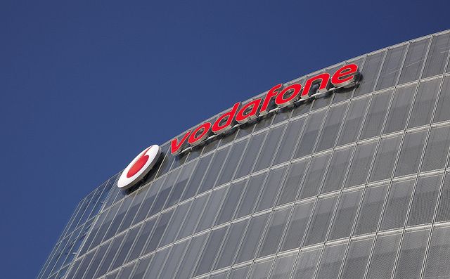 Vodafone, obligata sa demonteze echipamentele de pe bloc