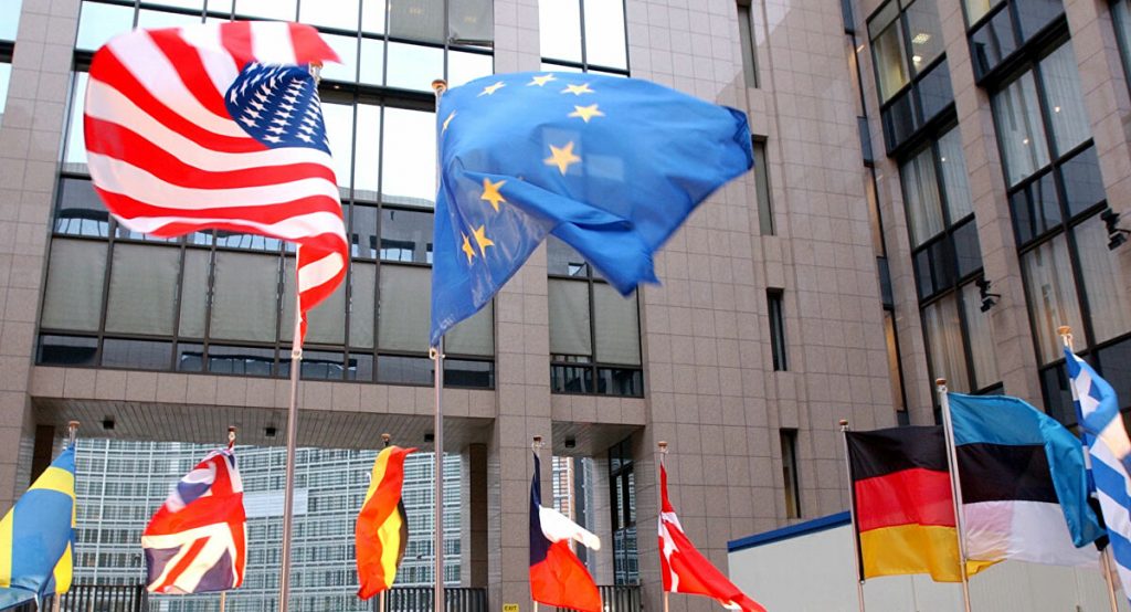 Europa si Statele Unite ale Americii (SUA) se afla in prag de faliment.