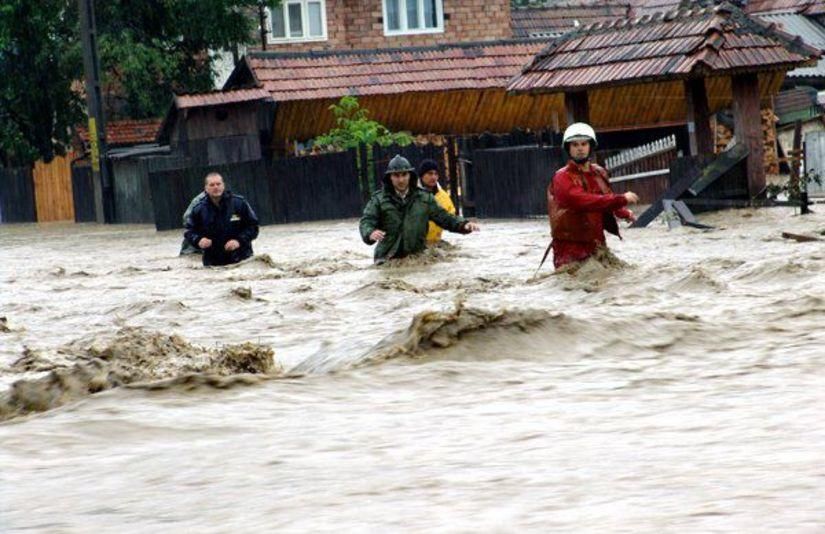 inundatii viitura ape umflate
