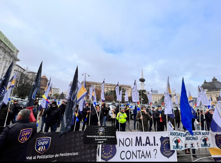 POLITISTII CER MARIREA SALARIILOR – Proteste în strada: „Revendicam respectul cuvenit profesiilor noastre”